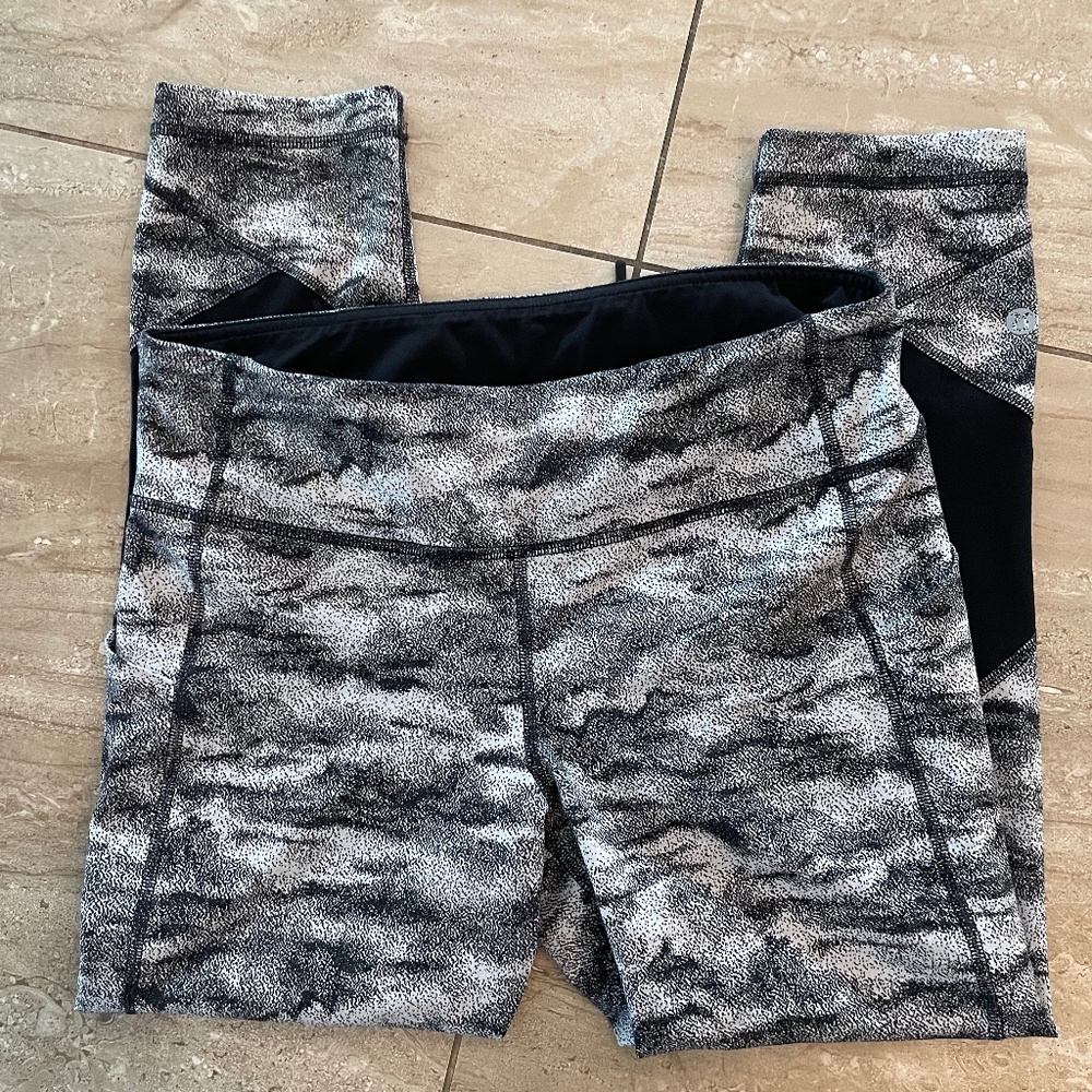 Lululemon Pace Rival Crop Legging-black/white-size 8